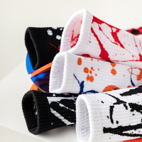 Vente en gros de chaussettes jacquard à motif graffiti avec logo personnalisé nouvelle mode pour hommes fabricant de coton chaussettes personnalisées de créateur de qualité supérieure