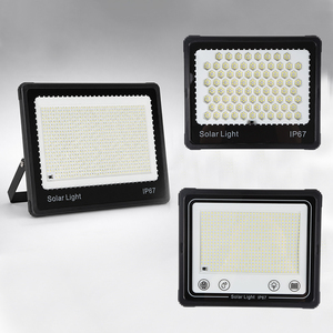 Projecteur LED Solaire Extérieur Rechargeable Étanche pour Stades et Jardins, Puissances Personnalisables 50W, 100W, 200W, 400W - Product Image 1