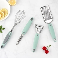 Nouveaux accessoires de cuisine en acier inoxydable : Éplucheur, Trancheur de gingembre, Batteur à œufs, Séparateur, Ouvre-boîte, Spatule à pizza, Roue à pizza en métal