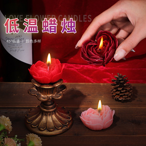Vela de masaje con forma de corazón y aroma floral, cera aromática de baja temperatura (45°C) para uso íntimo en parejas. - Product Image 2