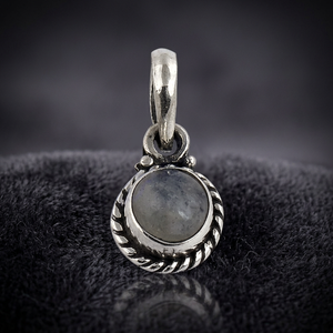 Pendentif en argent Art Palace avec pierre de lune arc-en-ciel, serti clos, inspiré du hindouisme, bijou de créateur indien, idéal pour un cadeau de fête - Product Image 3