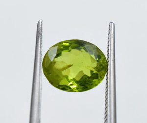 หินเพอริดอตสีเขียวกึ่งมีค่าทรงไข่หลวมธรรมชาติสำหรับการทำเครื่องประดับแหวนเพชรขายส่งของอินเดีย - Product Image 3