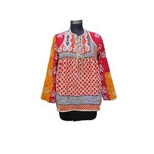 Hauts en coton à motifs floraux d'inspiration vintage, manches évasées, col rond, décoration boutonnée, écologiques, respirants, faits à la main, look tendance, coupe droite - Product Image 1