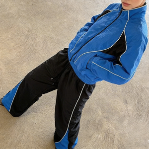 ECOACH Ensemble survêtement personnalisé 100% nylon, veste zippée à lignes réfléchissantes brodées, style streetwear, pantalon ample - Product Image 4