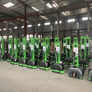 WANGONG 1 Ton Draagbare Elektrische Stapelwagen OEM Ondersteuning Snelle Levering Mini Stapelwagen Zelfladende Stapelwagen Alle Wegsoorten - Product Image 3