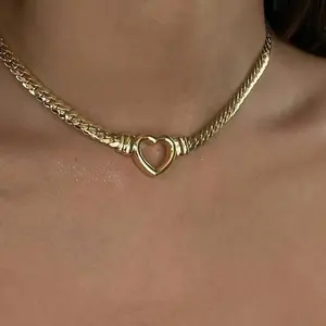 Wholesale Ladies Women Jewelry Snake Chain Heart Pendant Choker Stainless Steel 18k Gold Hollow Love Heart Chain Necklace