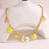 Collier à chaîne épaisse en acier titane style vacances à la plage avec pendentifs multiples étoile de mer, coquille Saint-Jacques et hippocampe pour femme