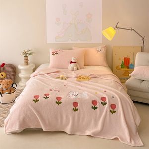 Literie d'hiver en <span class=keywords><strong>laine</strong></span> d'agneau à deux faces cartoon mignon ensemble de trois pièces <span class=keywords><strong>couverture</strong></span> en peluche avec motif teddy - Product Image 6