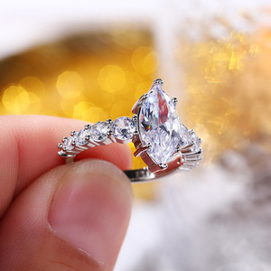 Anello Elegante da Donna con Taglio Marquise, Gioiello Moderno in Lega Regolabile con Accento Scintillante - Product Image 6