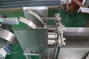 Etiquetadora Automática de Etiquetas SKILT con Certificación CE para Cajas, Bandejas y Líneas de Empaquetado de Pollo |   Aplicador de Etiquetas Adhesivas Multifuncional - Product Image 6