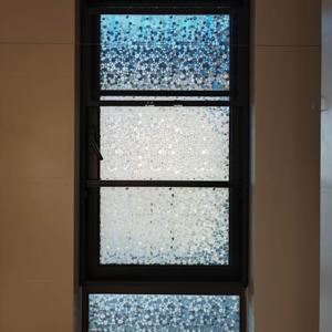 Impresionante Película de Privacidad para Ventanas de PVC con Patrón Geométrico para Baño - Hecho en Japón - Product Image 4