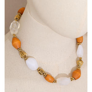 Collana JINYOU 2011 con <span class=keywords><strong>perline</strong></span> in <span class=keywords><strong>legno</strong></span> d'arancio e resina bianca, collana girocollo geometrica in acciaio inossidabile placcato oro - Product Image 4