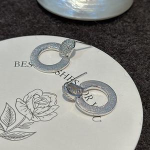 ต่างหูเงินแท้ S925 ดีไซน์เรียบง่ายทันสมัย ประดับเพชรซิคอนสไตล์วินเทจ รูปทรงเรขาคณิต ขัดเงาแบบกลม - Product Image 4