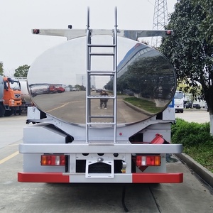 Camión Cisterna Diésel HOWO 4x2 de 60 Ruedas Nuevo con Bomba de Carga, Camión de Suministro de Combustible para Reabastecimiento en Sitios Remotos - Product Image 5
