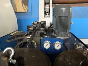 Machine à profiler Plier la section métallique et la machine à cintrer les tuyaux Machine à rouler en spirale pour tubes métalliques