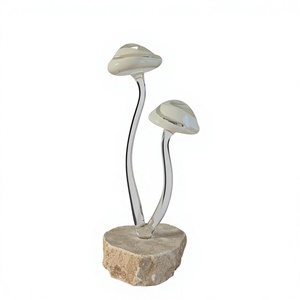 Sculpture en verre soufflé à la main en forme de champignon sur socle en pierre, décoration d'intérieur Art Déco, ornement artisanal sur le thème des fleurs - Product Image 1