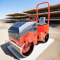 Rouleau de route hydraulique durable de 2.5 tonnes avec jet d'eau électronique Double éclairage LED Rouleau de route fonctionnant toute la journée