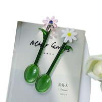 Cuillère artisanale en verre borosilicate motif marguerite, agitateur à café floral, cuillère à dessert, cuillère à mélanger mignonne en forme de fleur