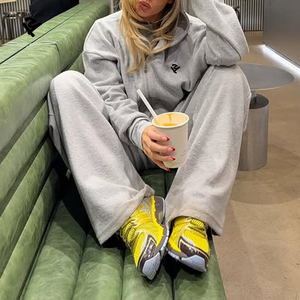 Ensemble de survêtement 3 pièces gris pour femme : sweat-shirt court, veste bomber et pantalon de survêtement large – Tenue décontractée streetwear et loungewear - Product Image 4