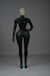 Maniquí femenino negro de cuerpo completo, talla grande, con busto y caderas anchas, para exhibición en tienda de ropa de estilo <span class=keywords><strong>occidental</strong></span>. - Product Image 5