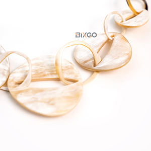 สร้อยคอทำมือจากเขาควายธรรมชาติ 6 ข้อ ดีไซน์โดดเด่น สวยงามเป็นเอกลักษณ์ ผลิตจากเขาควายที่ได้รับการรับรองว่าเป็นธรรม  ของขวัญที่ยั่งยืน - Product Image 3