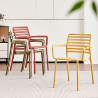 Chaises de salle à manger en plastique classiques colorées en promotion, empilables, pour restaurant