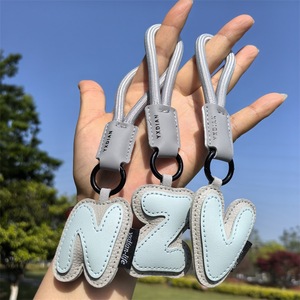 Accesorios para <span class=keywords><strong>bolsos</strong></span>, bolso relleno de PU, dijes para amigos, amantes, regalos de letras escolares, cuerda de nailon, llavero colgante de decoración de PU - Product Image 2