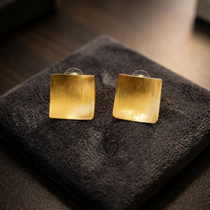 Pendientes Geométricos de Latón Chapado en Oro Hechos a Mano por Soumya Creation - Clásicos y Modernos Unisex - Product Image 3