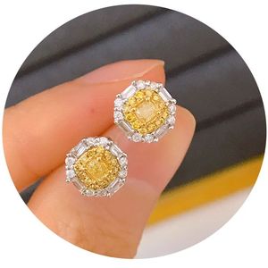 Xinfly - Aretes de Diamantes Clásicos Amarillos de 0.6 Quilates en Oro Sólido de 18 Quilates Au750, Joyería de Moda al por Mayor - Product Image 1