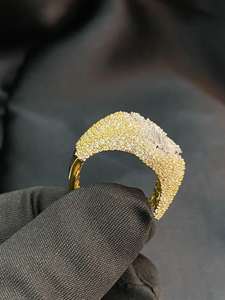 Bague en or exquise sertie de diamants glacés, conçue pour les mariages, les fêtes, les bijoux, un look brillant, à porter et à offrir en cadeau - Product Image 4