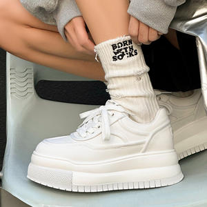 Chaussures décontractées à plateforme en cuir à semelle épaisse pour femmes, nouveau style printemps 2026, chaussures tendance et polyvalentes pour femmes - Product Image 3