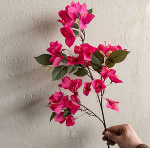 Vente en gros d'usine : Fleurs artificielles modernes en soie, faites à la main, en forme de triangle, type prunier et bougainvillier, pour la décoration de mariages, de maisons et d'événements. - Product Image 6