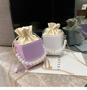 Nuevas llegadas: Bolsos de mano tipo bandolera para mujer con cadena de perlas y asa superior, estilo cubo. - Product Image 2