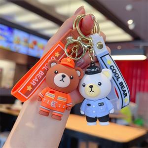 Llavero de goma de PVC suave 3D con diseño de oso personalizado, accesorio para bolso o coche - Product Image 3