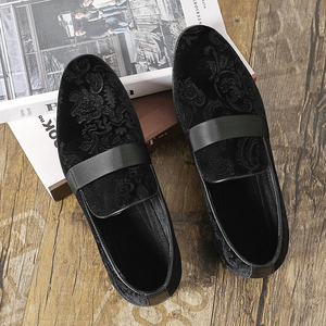 Nuove Scarpe Casual Monocolore 2026 di Alta Qualità, Mocassini in Camoscio Neri <span class=keywords><strong>e</strong></span> Rossi Comodi con Punta per Uomo - Product Image 4