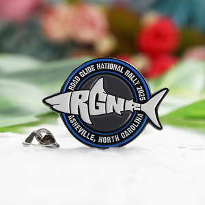 <span class=keywords><strong>Prix</strong></span> d'usine Épingles de revers en métal, Épingles de chapeau en alliage de zinc plaqué noir, Épingles émaillées 3D personnalisées avec logo requin, lettre ou anime - Product Image 2