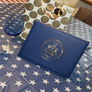 Großhandel Aktenbox mit Heißprägung, Blaue A4 Ledereinband-Schutzhülle für Abschluss- und Ehrenurkunden, Ausweiserfassung für Auslandsstudium - Product Image 4