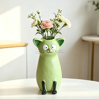 Vas Bunga Resin Bentuk Kucing Kartun Lucu Grosir Kustom, Pot Hias Hewan untuk Bunga Kering, Ornamen Meja