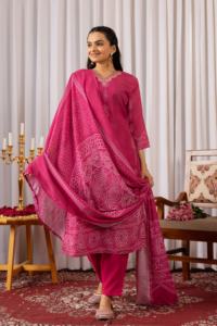 Nuevo conjunto de pantalones Kurta de seda de muselina de diseñador y Dupatta con trabajo manual pesado para colección especial de ropa de fiesta - Product Image 5