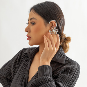 2025 nuovo arrivo gioielli di moda semplici <span class=keywords><strong>orecchini</strong></span> geometrici con perline imitazione perla Clip di un pezzo su <span class=keywords><strong>orecchini</strong></span> placcati in argento - Product Image 5