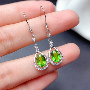 Eleganti Orecchini a Goccia Verdi a Forma di Pera per Donne, Accessori per Orecchie Lunghi per Uso Quotidiano - Product Image 1