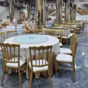 Chaises de mariage sans accoudoirs en plastique de bonne qualité en gros, empilables, chaises de salle à manger de mariage en métal doré de style Napoléon et tables à vendre - Product Image 4