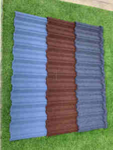 Tuile de toit en métal enduit de pierre colorée esthétique de feuille de <span class=keywords><strong>toiture</strong></span> ondulée moderne antirouille <span class=keywords><strong>pour</strong></span> des maisons et des hôtels - Product Image 3