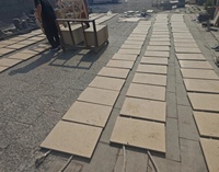 Pierre calcaire beige naturelle de qualité technique PerfectStone pour revêtements de sol résidentiels et commerciaux