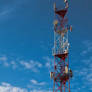 Tháp truyền thông thép với sức cản gió cao và kết thúc mạ kẽm - Product Image 1