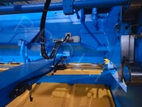 Cisaille hydraulique, adaptée pour la découpe de tôles métalliques jusqu'à 6*4000 mm de longueur, avec une cisaille à gorge profonde.