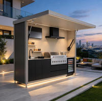 Ensemble complet de cuisine extérieure pour villa avec armoire de rangement, barbecue à gaz et réfrigérateur à boissons