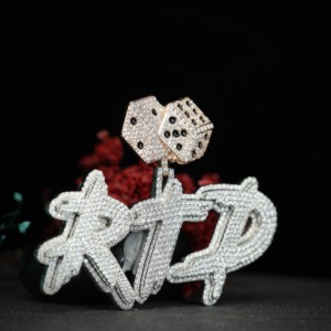 Colgante Personalizado de Doble Capa con Inicial de Moissanita de Phoenix Enterprise, Colgante Hip Hop de Plata 925 de Phoenix Enterprise - Product Image 6