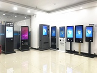 24 32 inç eğimli ekran numarası alma Kiosk hastane hasta randevu sorgulama makinesi
