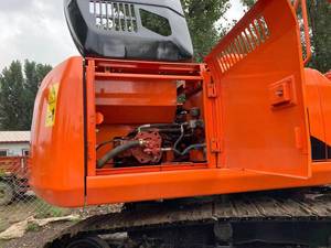 รถขุด DOOSAN DH220 มือสอง 22 ตัน เครื่องยนต์คัมมินส์ ปั๊มไฮดรอลิกคาวาซากิ มอเตอร์ วาล์ว KYB ชั่วโมงการใช้งานต่ำ สภาพ 90% ใหม่ ราคาแข่งขัน ปี 2023 - Product Image 3